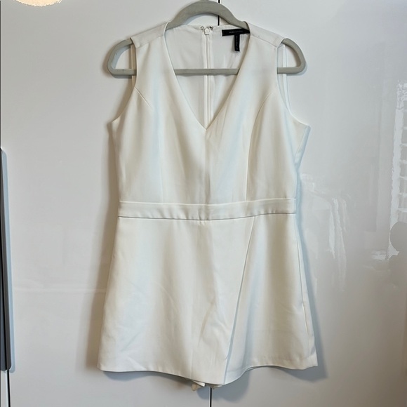 BCBGMaxAzria NWOT Mackensie Cream Sleeveless Asymmetric Skort Romper, Size 10 - Picture 1 of 12
